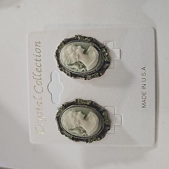 NWT Rhinestone Embellished Cameo Stud Earrings - Picture 2 of 5